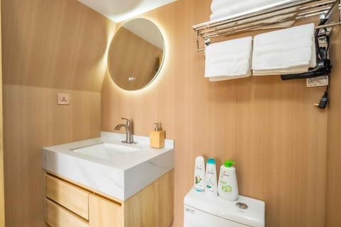 Glamping in the Urban Luxury tent in Glendora