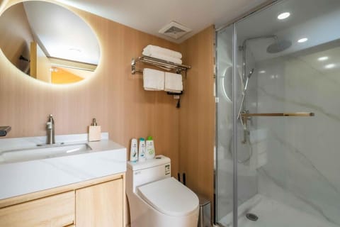 Glamping in the Urban Luxury tent in Glendora