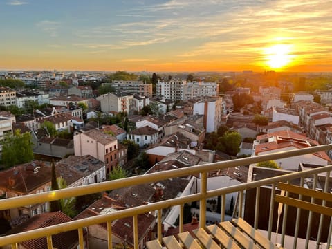 View (from property/room), Balcony/Terrace, City view, Sunset