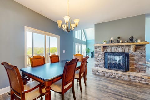 Lebanon Family Riverfront Hideaway Dogs Welcome House in Old Hickory Lake