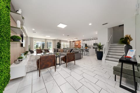 UNIQUE MASTERPIECE15 Suites Sleeps 30 SON101 House in Kissimmee