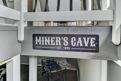 Stay in a Historic Gold Mine Town w/Mountain Views House in Colorado