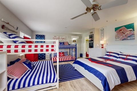 3BR Nautical Home with Paddleboard, Walk to Lake House in Kingsland