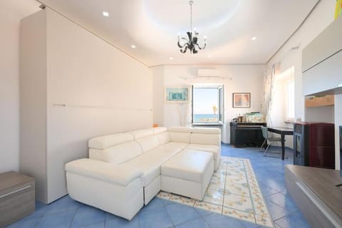 Living room, Photo of the whole room