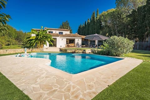 Mougins magnifique villa renové Villa in Valbonne