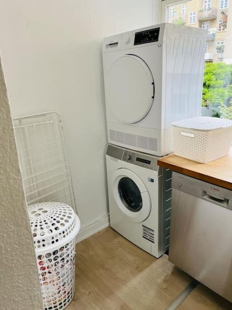 Kitchen or kitchenette, washing machine
