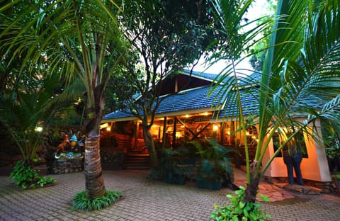 Property building, Facade/entrance, Natural landscape, Garden, Lobby or reception