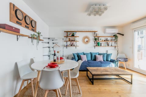 Living room, Dining area