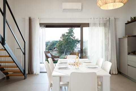 View (from property/room), Balcony/Terrace, Dining area, air conditioner