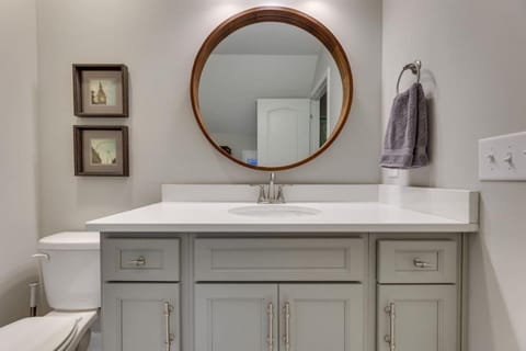 Beautiful cottage next to Tims Ford Lake House in Tennessee