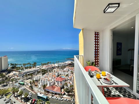 View (from property/room), Balcony/Terrace, Dining area, Sea view
