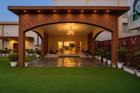 Facade/entrance