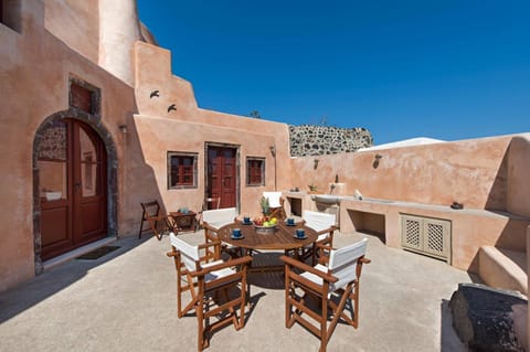 Patio, Day, Balcony/Terrace, Seating area, Dining area