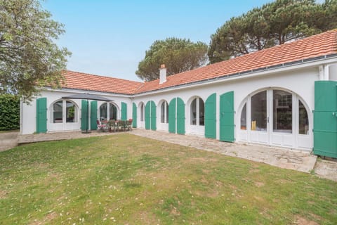 Property building, Spring, Day, Garden, Garden view
