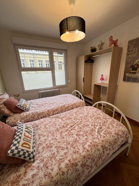 Centre ville 2 chambres 4 voyageurs Tarif long séjour Apartment in Valenciennes