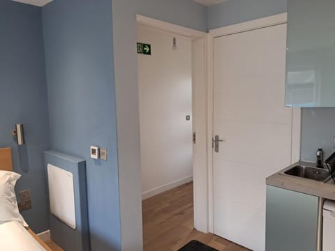 The Green Retreat Edinburgh, 2-minute walk to bus stop Vacation rental in Edinburgh