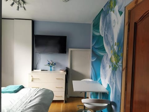 Double Ensuite room, 1-minute walk to bus stop Vacation rental in Edinburgh