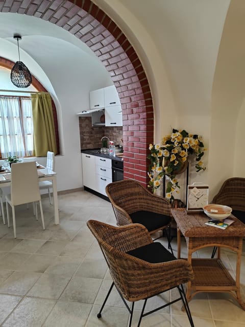 Kitchen or kitchenette, Living room, Seating area, Dining area, pet friendly, stove