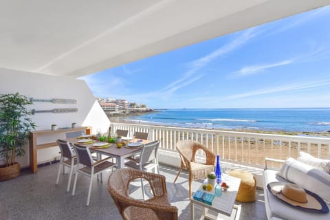 Balcony/Terrace, Living room, Dining area, Beach, Sea view