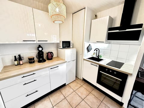 Coffee/tea facilities, Kitchen or kitchenette