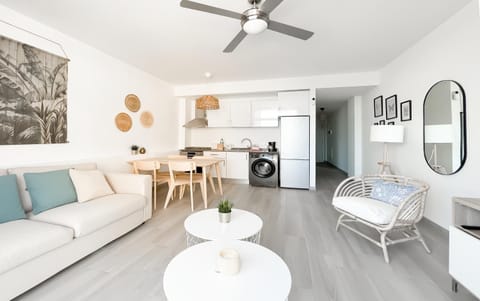 Kitchen or kitchenette, Living room