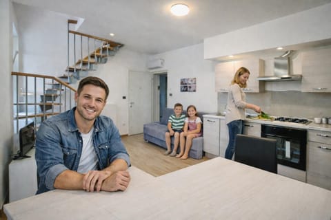 Kitchen or kitchenette, Guests