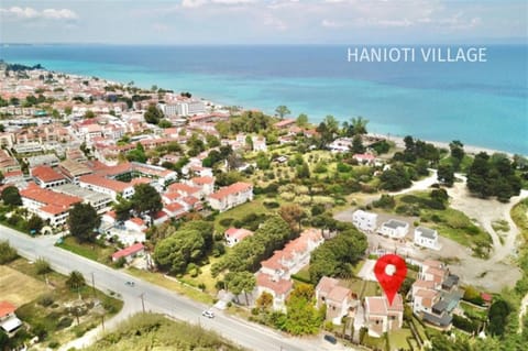 Property building, Neighbourhood, Natural landscape, Bird's eye view, Beach, Sea view, Street view