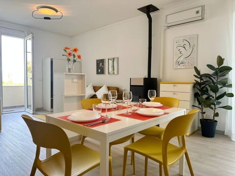 Living room, Dining area, air conditioner