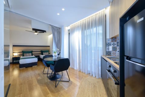 Bed, Dining area