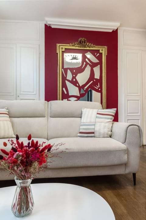 Bed, Living room, Decorative detail