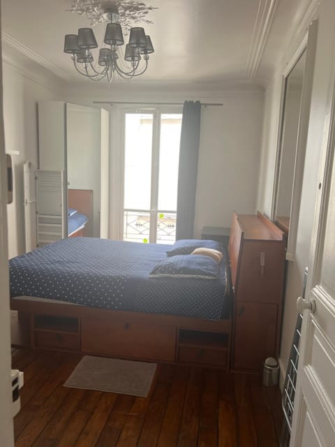 Bed, Bedroom, wardrobe, Internal: Not applicable to any particular room