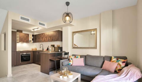 Casa Sur- Spacious and stylish 4 bedroom house House in Sitio de Calahonda