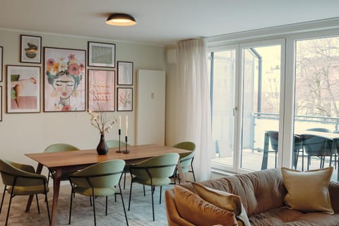 Living room, Dining area