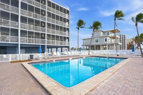 Swimming pool, sunbed