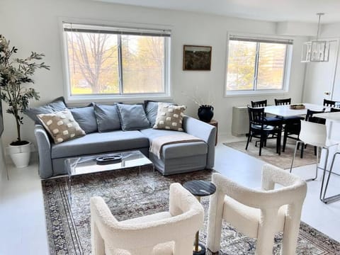 Crystal City Boutique Flats 2BR - Free Parking 2878 Apartment in Crystal City