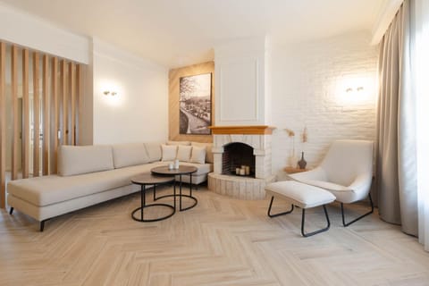 Communal lounge/ TV room, Kitchen or kitchenette, Living room