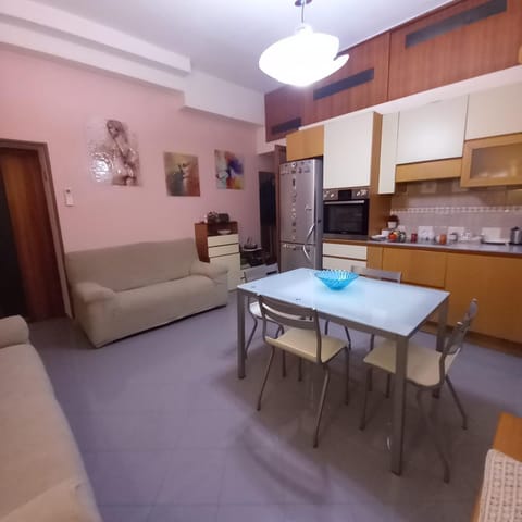 Dining area, pet friendly