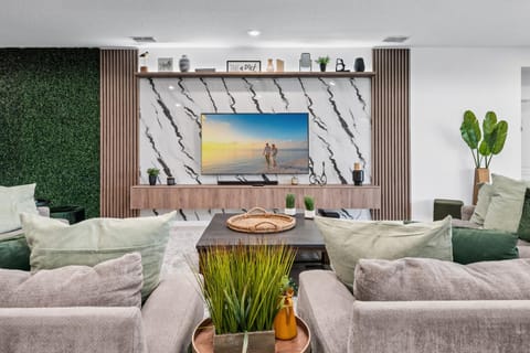 Unique Masterpiece 15 En-suites VPR104 House in Kissimmee