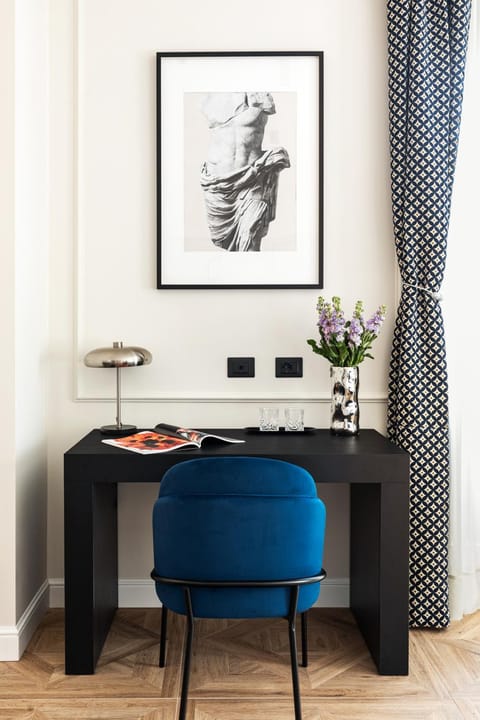 Living room, Decorative detail, Seating area