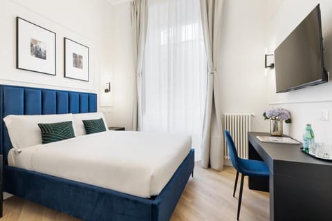 Bed, TV and multimedia, Bedroom