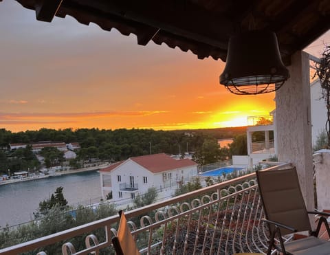 View (from property/room), Balcony/Terrace