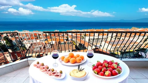 Balcony/Terrace, Balcony/Terrace, Dining area, City view, City view, Sea view, Sea view, Quiet street view