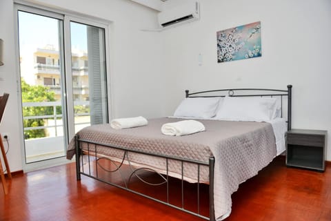 Bed, Photo of the whole room, Bedroom, towels, air conditioner