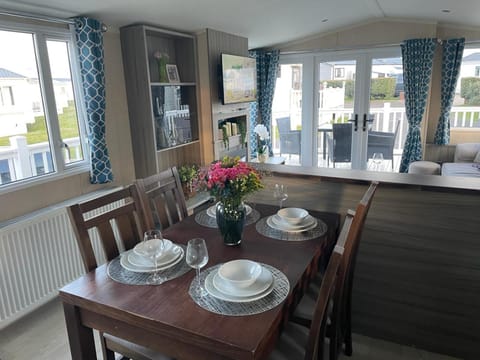 Luxury Romantic 2 Bedroom Caravan Trecco Bay Campground/ 
RV Resort in Porthcawl