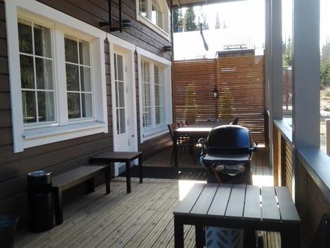 Patio, Facade/entrance, Day