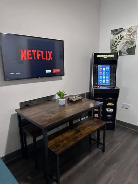 Communal lounge/ TV room, Game Room, TV and multimedia, Evening entertainment