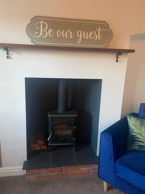 THE ENCHANTED COTTAGE House in South Derbyshire District