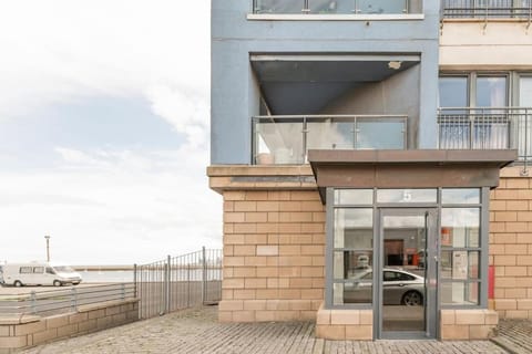 Calming Sea View City Apartment Apartment in Edinburgh