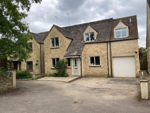 Trinity House Apartment in West Oxfordshire District