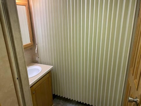 Betsie -35Ft RV Camper in Woods -Firepit & Hot Tub Apartment in Michigan